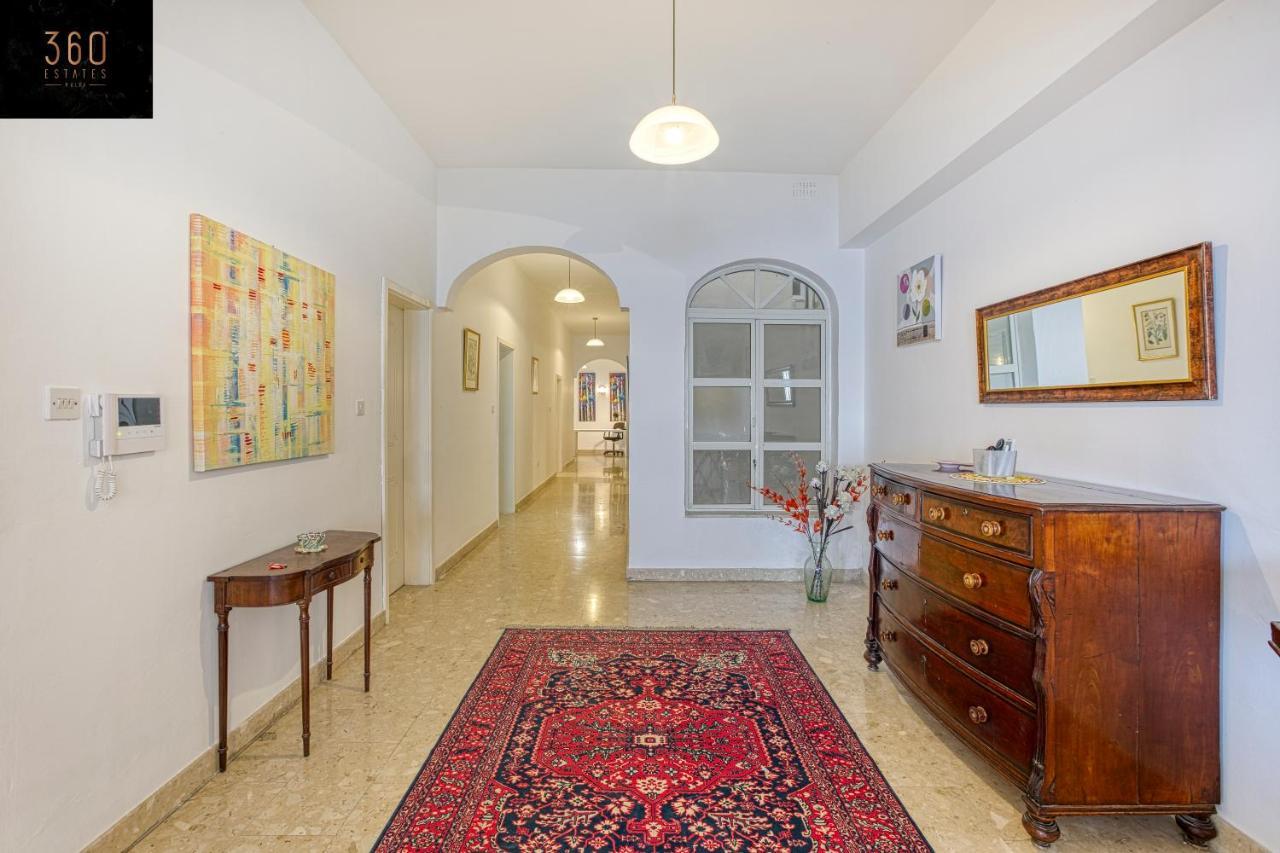 Apartament Tower Road Sliema, 4br With Sensational Views By 360 Estates